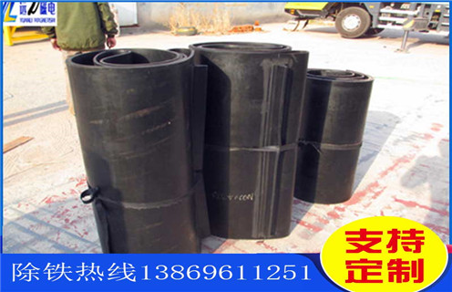 砂廠原料皮帶如何加，除鐵器廠家供應(yīng)四川皮帶式除鐵器